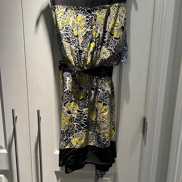 BCBG Max Azria Silk Geometric Dress - Picture 3 of 10